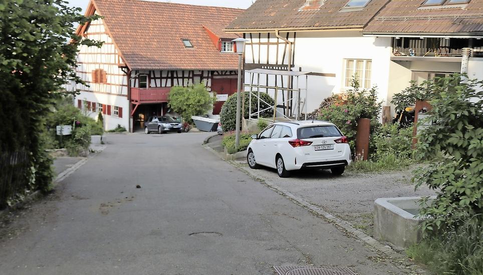Die Chlosterstrasse in Humlikon wird für knapp 400'000 Franken saniert. Bild Romü
