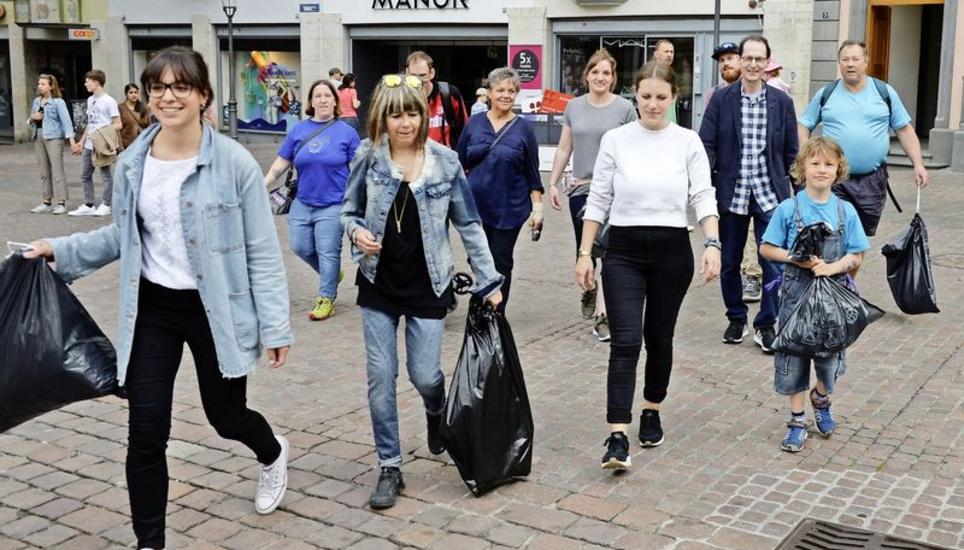 Die gestrige Abfallsammelaktion in der Stadt Schaffhausen war nur der Anfang: Auch andere Gemeinden werden diesen Sommer und Herbst von der Clean-up-Gruppe Schaffhausen und freiwilligen Helfern aufgeräumt. Jeder, der möchte, kann mithelfen.