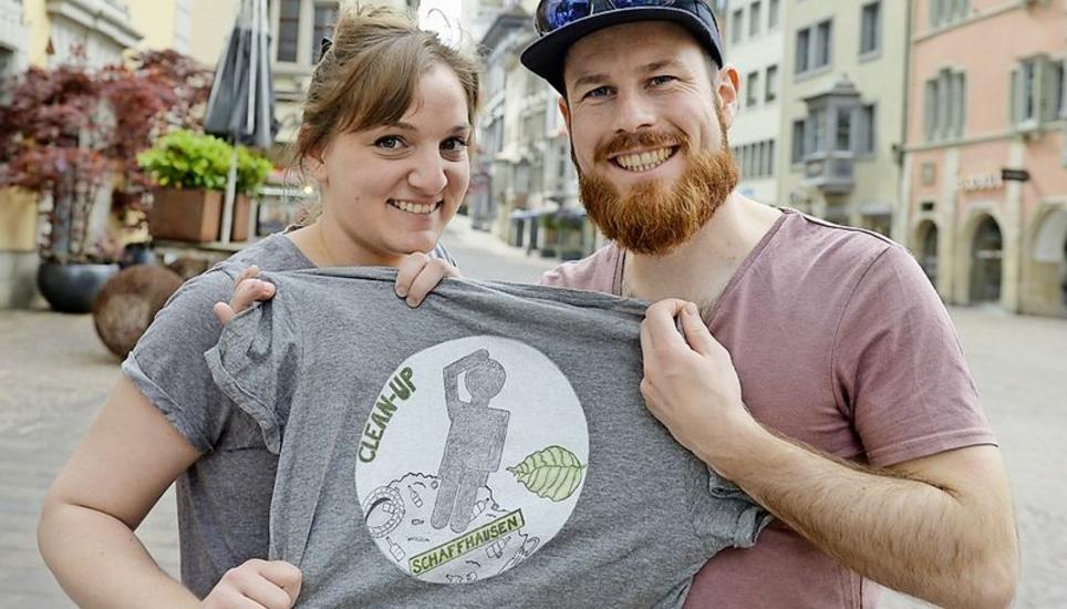 Sie sind froh, dass die Freiwilligen ihre Freizeit ins Abfallsammeln investieren: Sabrina Paradisi und Mario Pfeiffer.