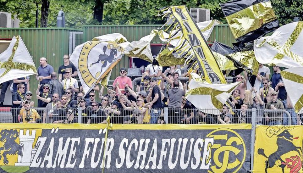 Das sexistische Banner hat ein rechtliches Nachspiel für manche Anhänger des FCS. Bild: Roger Albrecht