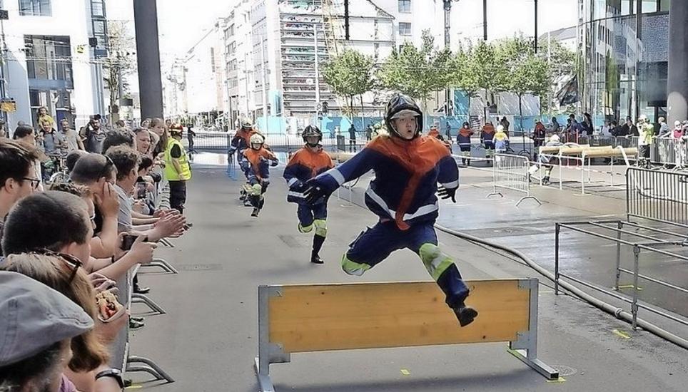 An verschiedenen Parcours messten sich die Jufendlichen.