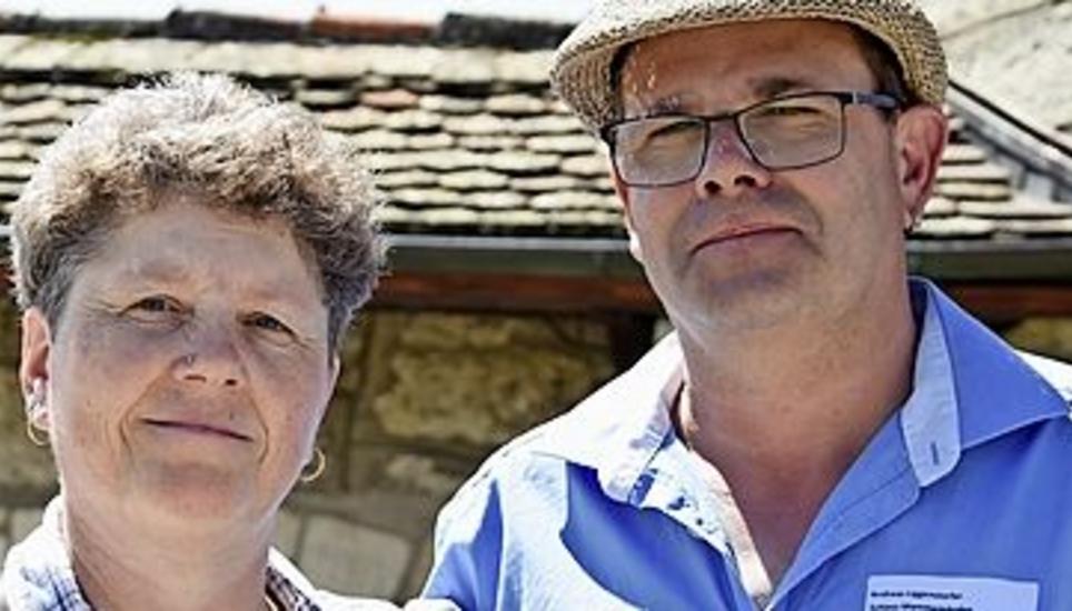 Andreas und Elfi Liggenstorfer: Seit 24 Jahren arbeitet das Ehepaar auf dem Schloss Mammertshofen im Thurgau und wohnt auch darin. «Es ist eine Art Hobby, sich um das Gebäude und den umliegenden Wald zu kümmern», sagt Elfi Liggenstorfer.