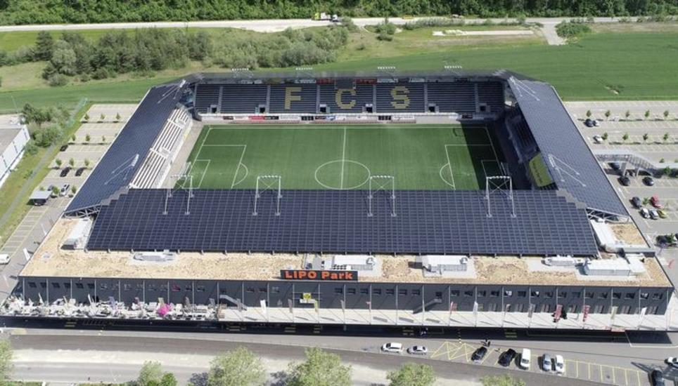 Der Kopfbau des Lipo Parks mit dem Möbelmarkt Lipo gehört weiterhin der Firma Methabau, der Stadionteil der Fontana Invest. Bild: Mika Widmer
