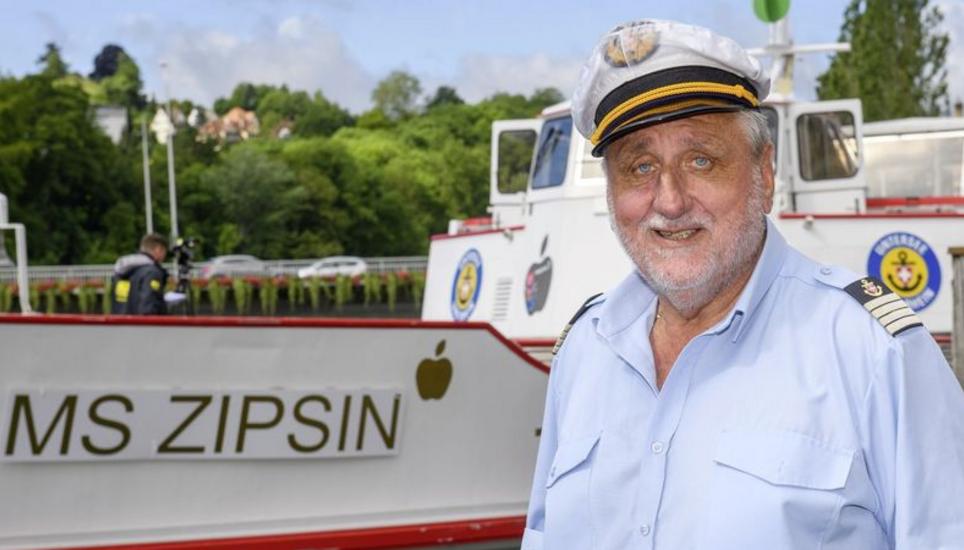 Ein Nautiker alter Schule: Seit 45 Jahren fährt Erik Zipsin auf den Schiffen der Schifffahrtsgesellschaft Untersee und Rhein. 1974 fing er als Matrose an, bildete sich stetig weiter und stieg im Laufe der Zeit zum Kapitän auf. Bild: Michael Kessler