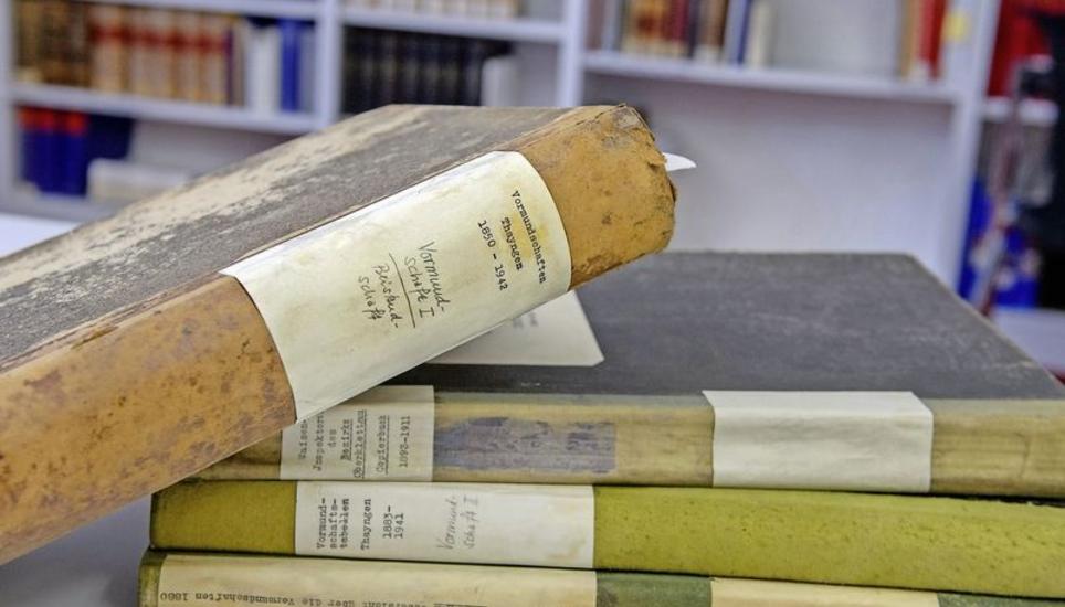 Von 2014 bis 2018 sind beim Staatsarchiv Schaffhausen rund 140 Anfragen zur Aktensuche im Zusammenhang mit fürsorgerischen Zwangsmassnahmen und Fremdplatzierungen aus der ganzen Schweiz eingegangen, wie Staatsarchivar Roland E. Hofer sagt. Bild: Selwyn Hoffmann