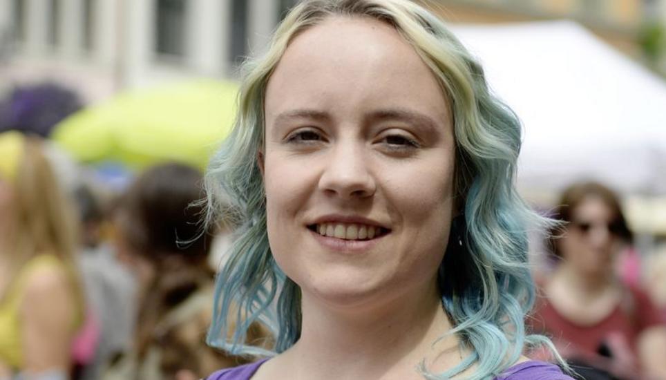 Anna Naeff spricht über Gleichstellung und Solidarisierung. Bild: Selwyn Hoffmann