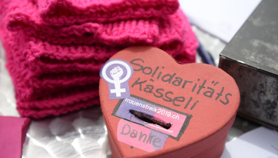 Ein Herz für die Anliegen von Frauen.