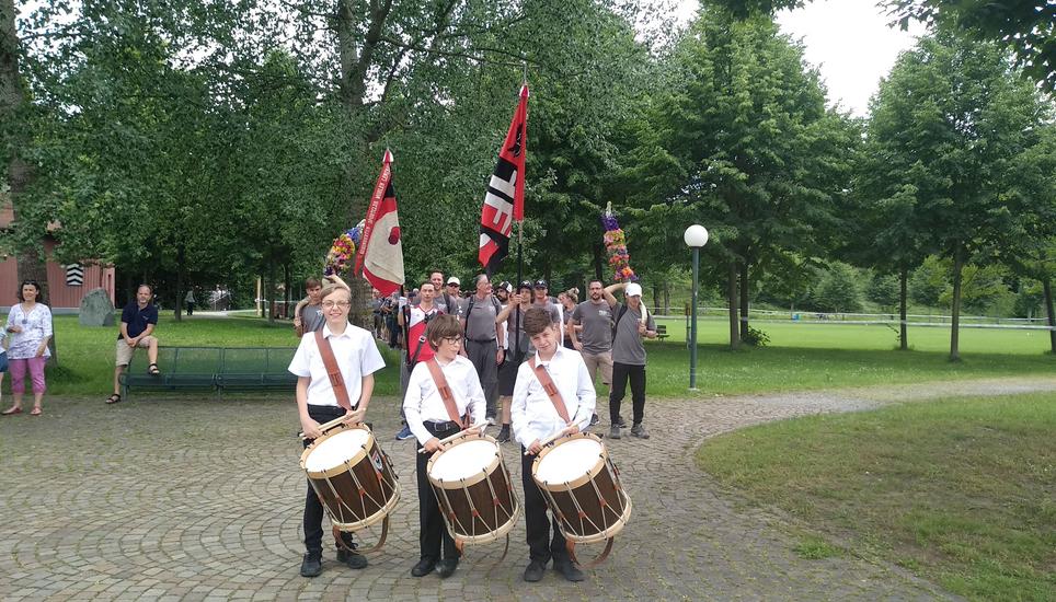 Nach einer kurzen Pause geht es zum Festumzug.