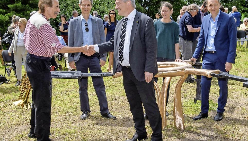 Trompeter Sigi Michel, Stadtpräsident Peter Neukomm, Regierungsrat Walter Vogelsanger, Künstlerin Jennifer Bennett und Unternehmer Guido Fluri (v.l.. )Bild: Michael Kessler