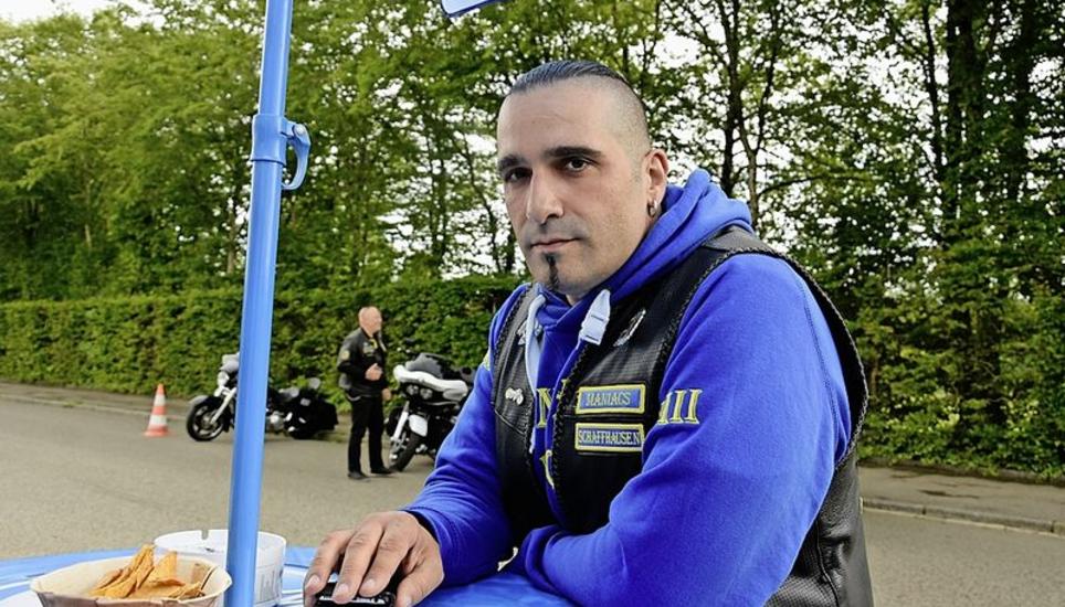 Mit seiner blauen Harley Davidson Streetlight ist Vinc schon von Schaffhausen bis in seine Heimat Neapel gefahren.