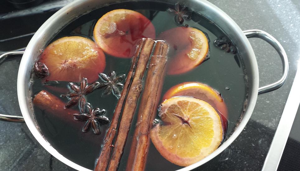 Auf dem Fronwagplatz werden an Weihnachten 2019 vier fixe Stände stehen - unter anderem der mit Glühwein. Symbolbild: Pixabay