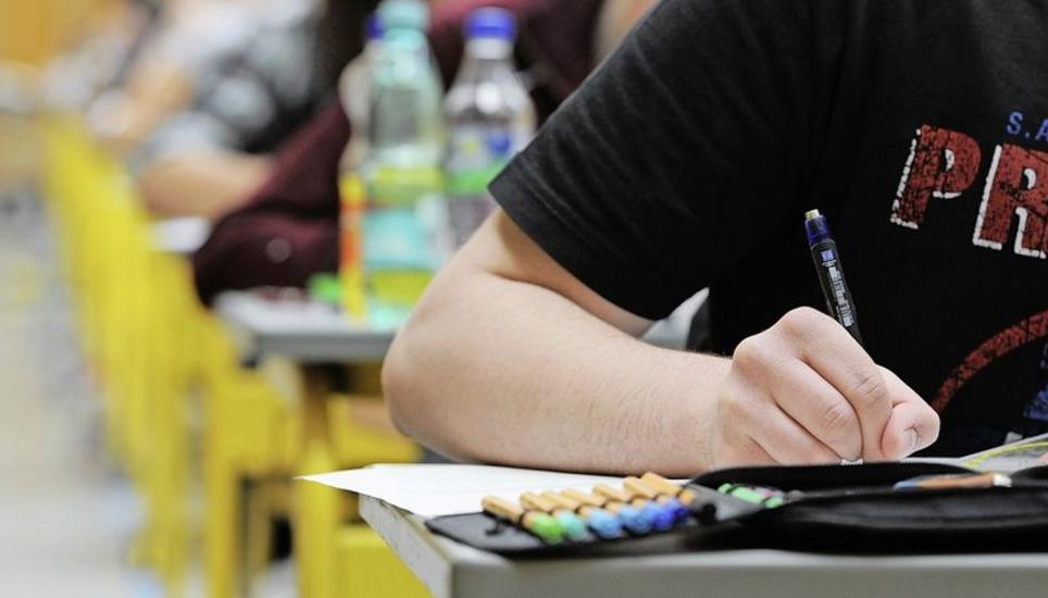 Die schriftlichen Arbeiten sind ein zentrales Element der Maturprüfungen. Bild: Key