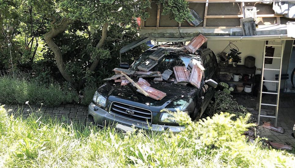 Am Gebäude entstand ein Sachschaden von mehreren zehntausend Franken. Bild: shpol
