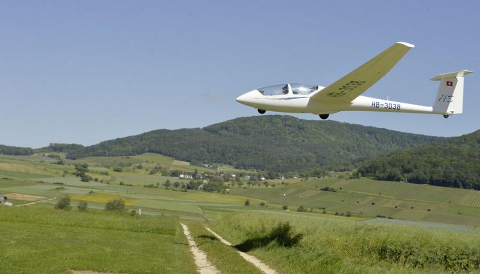Auf dem Schmerlat in Neunkirch landen und starten die Segelflugzeuge der Segelfluggruppe Schaffhausen.