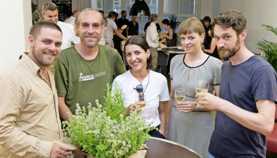 Die Gewinner der Förderbeiträge und Atelierstipendien (v. l.): Philipp Albrecht, Marc Dusseiller, Judith Kakon, Nadja Kirschgarten und David Berweger. Florian Egli fehlt – er gab gestern Abend ein Konzert. Bild: Selwyn Hoffmann