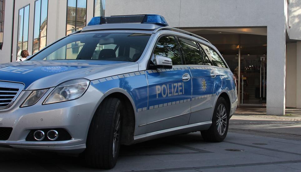 Der Unfall hatte schwere Verletzungen für die Fahrerin und einen Sachschaden von rund 2200 Franken zur Folge. Bild: Deutsche Polizei
