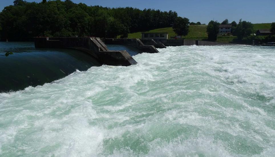Starkregen sorgten dafür, dass die Wasserqualität im Rhein litt. Symbolbild: FFW-Jestetten