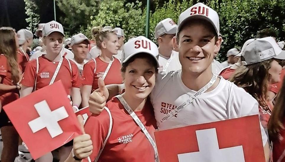 Mélanie Pauli und Marco Walter an der Eröffnungsfeier in Neapel. Bild: zvg