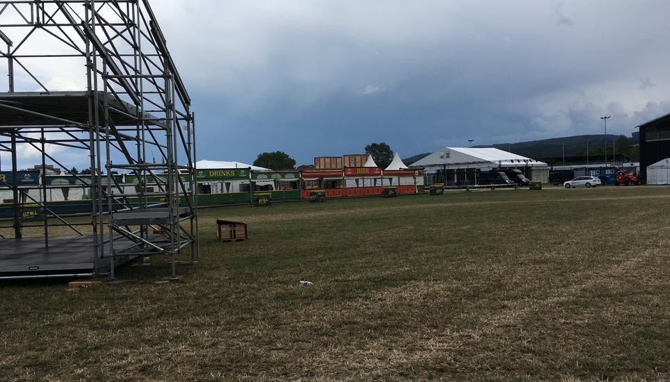 Bald werden hier Zehntausende Musikfans zusammen tanzen und feiern. Bild: RM