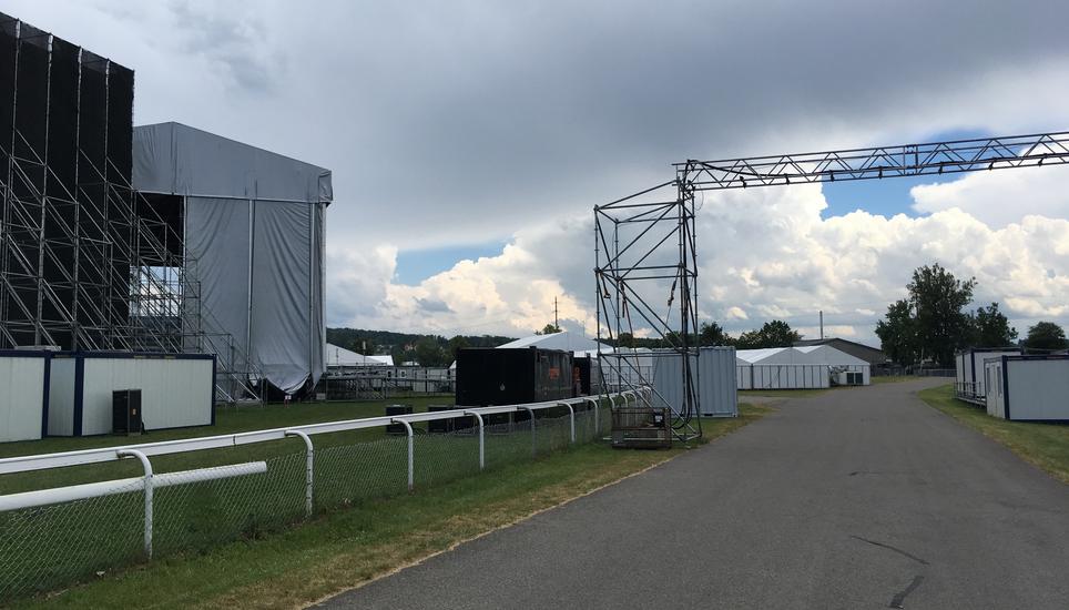 Bald werden hier Zehntausende Musikfans zusammen tanzen und feiern. Bild: RM