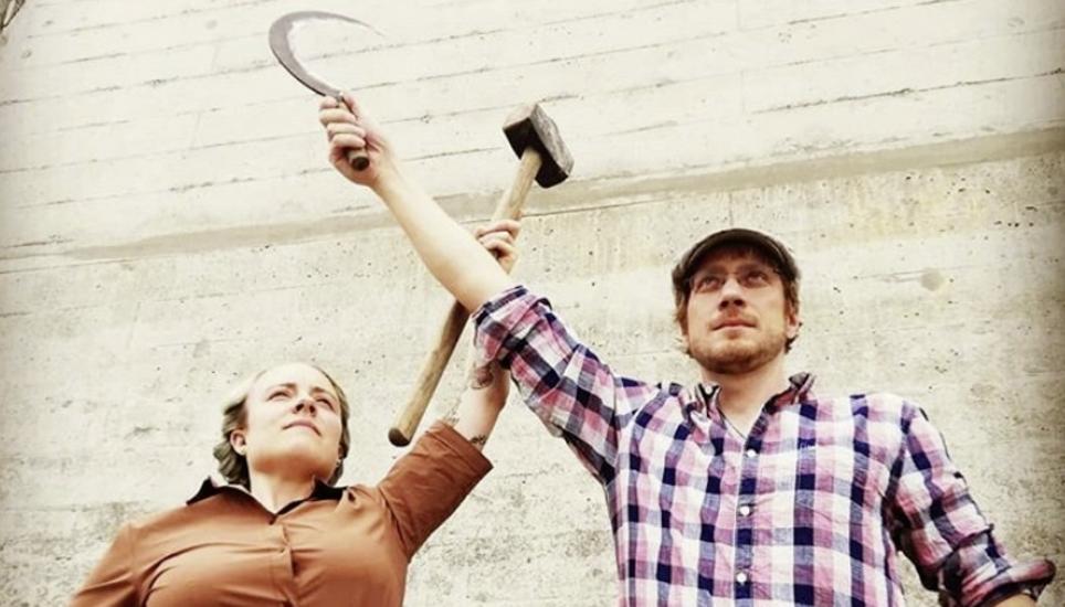 Anna Naeff und Thomas Leuzinger, Nationalratskandidierende der AL, beim Fotoshooting. Bild: AL-SH