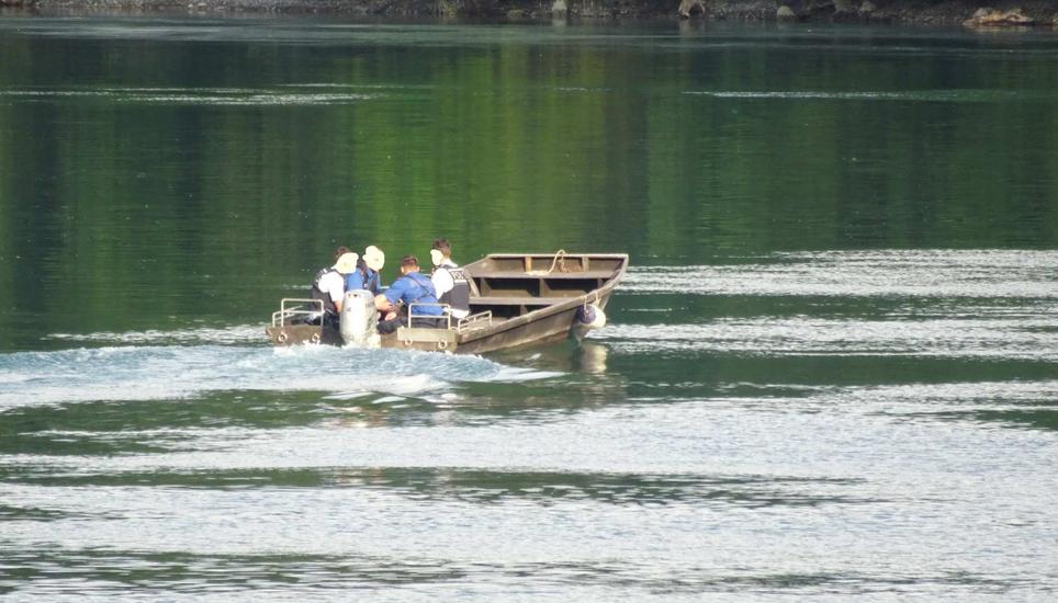 Auf Weidlingen wurde im Wasser gesucht.