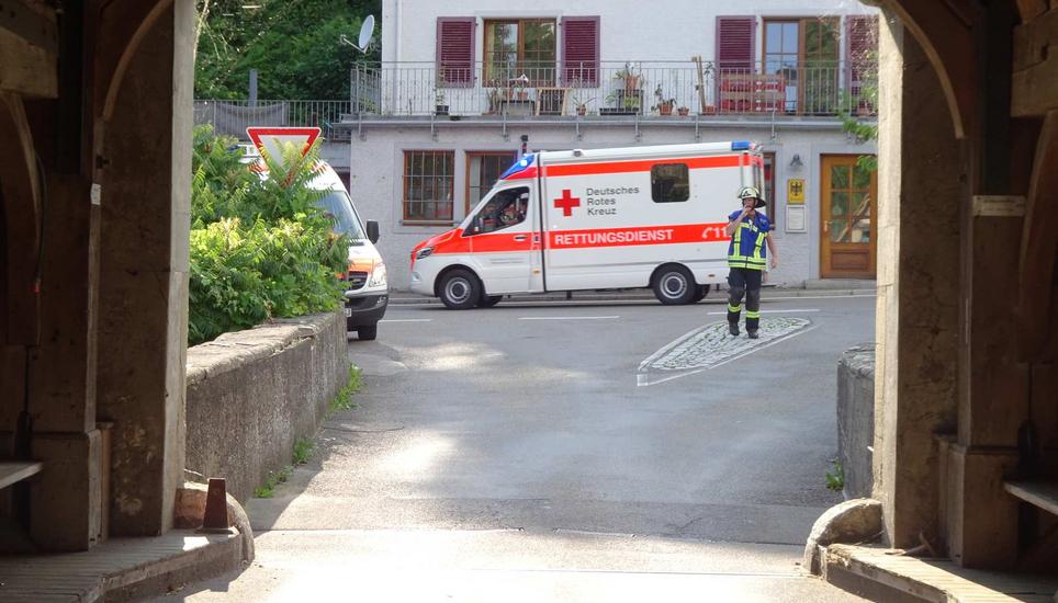 An der Rheinbrücke bei Altenburg kam es aufgrund des Einsatzes zu Verkehrsbehinderungen.
