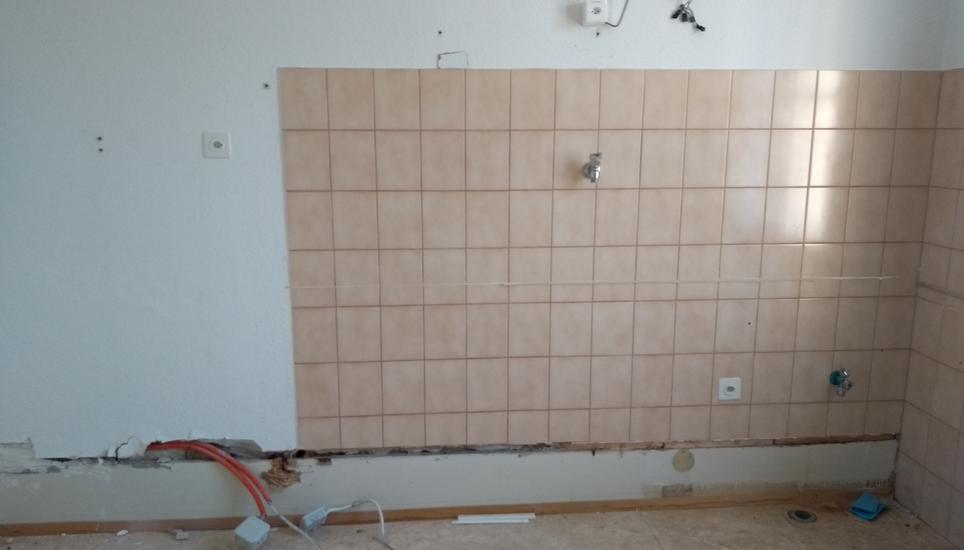 Der Badische Bahnhof in Neuhausen kann für 950'000 Franken gekauft werden. Zur Immobilie gehören Schalterhalle, Warteräume und zwei Wohnungen. Bild: Radio Munot