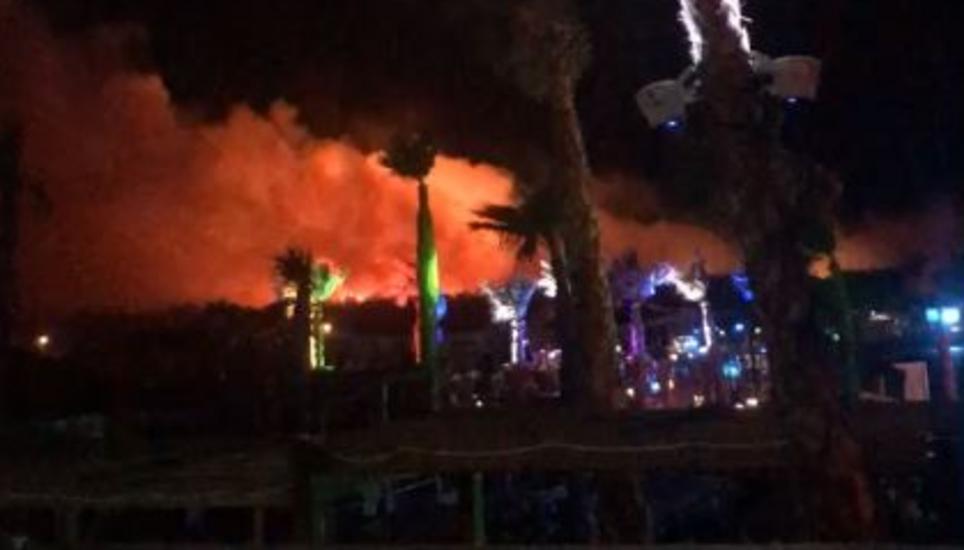 Das Feuer zog am Festivalgelände vorbei. Bild: zvg