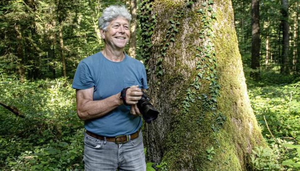 Drei- bis viermal die Woche geht Naturfotograf Erwin Göltenboth in die Natur, um sie zu fotografieren. Bild: Selwyn Hoffmann