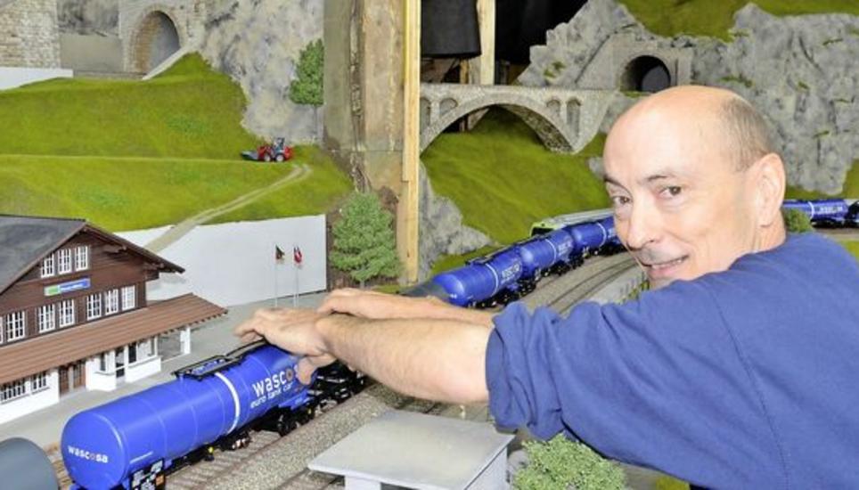 Kurt Hablützel baut derzeit am Lötschberg. Ein Teil der Anlage ist bereits fertig, doch es gibt noch viel zu tun. Bilder: Andreas Grossmann