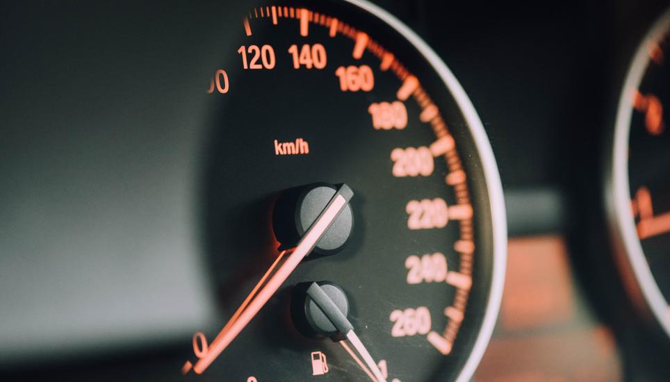 Die drei kontrollierten Personen müssen mit saftigen Bussen rechnen. Bild: Unsplash