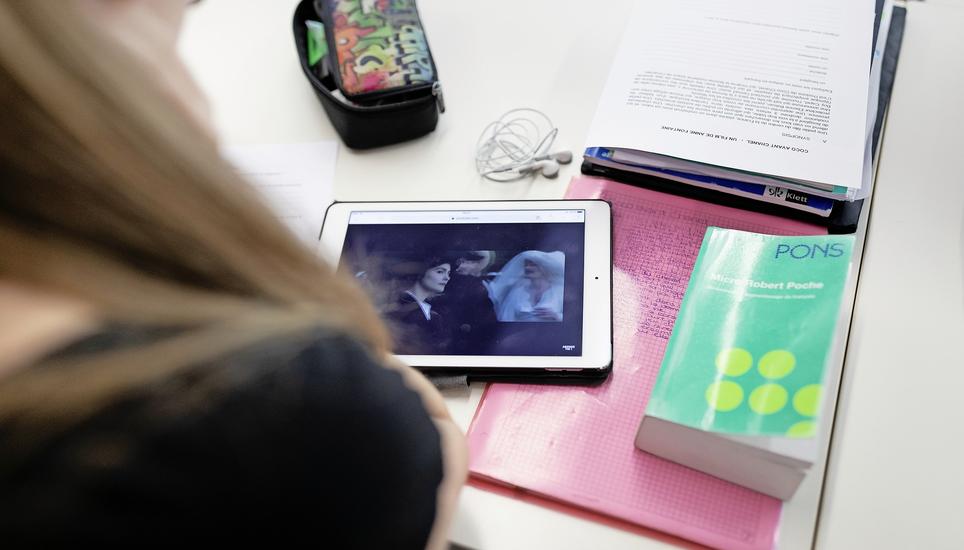 Das neue Fach Medien und Informatik sorgte bereits für Diskussionen, bevor es nächste Woche auf der Schaffhauser Oberstufe angeboten wird (Bild: im Französischunterricht) – jetzt will der Kanton die Schulhäuser technisch aufrüsten. Bild: Key