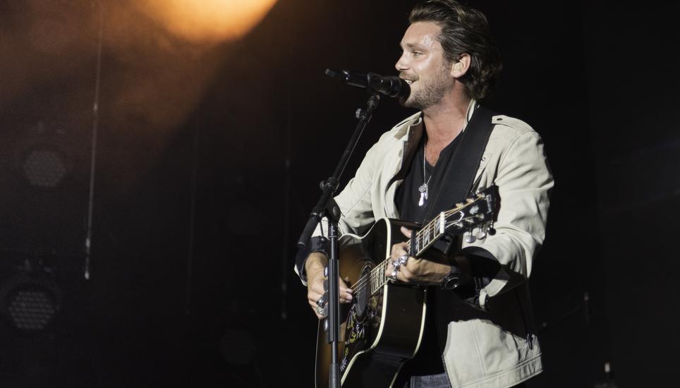 Bastian Baker überzeugte bei seinem Auftritt auf dem Herrenacker. Bild: Jeannette Vogel