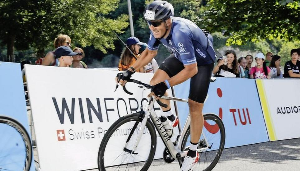 Miguel Indurain beim letztjährigen Prolog in Neuhausen. Er ist der prominenteste Starter an der Tortour. Bild: Tortour
