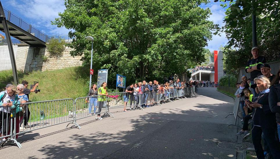 Die Strecke ist parat, die Fans sind schon da.