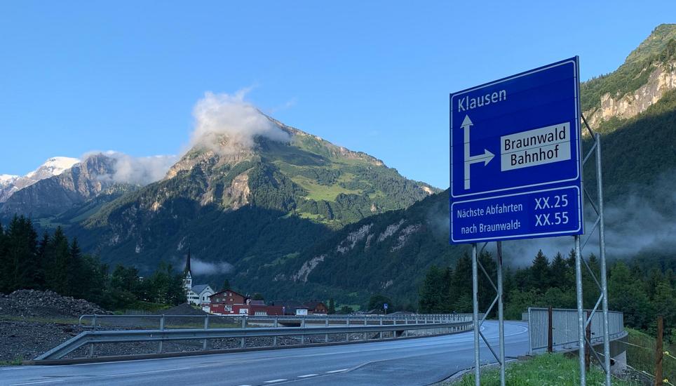 Der Klausenpass liegt 1948 Meter über dem Meer. Go, Dario!