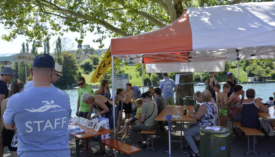 Die Festwirtschaft am gestrigen Lindlischwümme. Bild: Martha Baumgardt