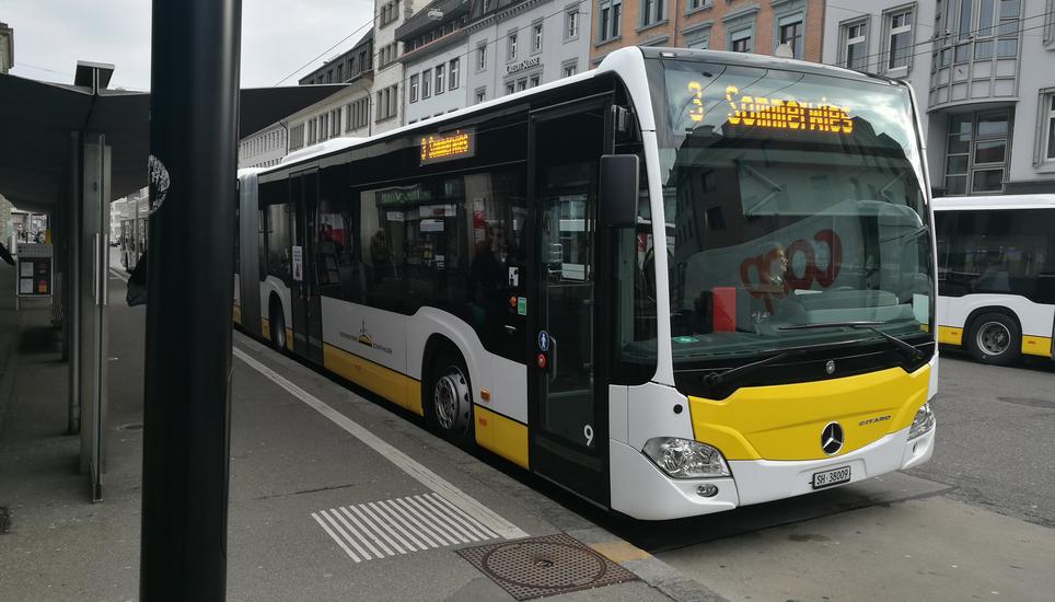 Geht es nach Paddy Portmann, bezahlen Kinder und Jugendliche bis 16 Jahre in Zukunft nichts, um mit dem Bus zu fahren. Bild: RM