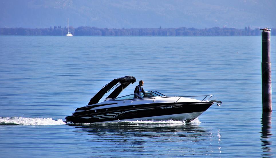 Beide Motorboote wurden beim Zusammenstoss beschädigt. Symbolbild: Pixabay