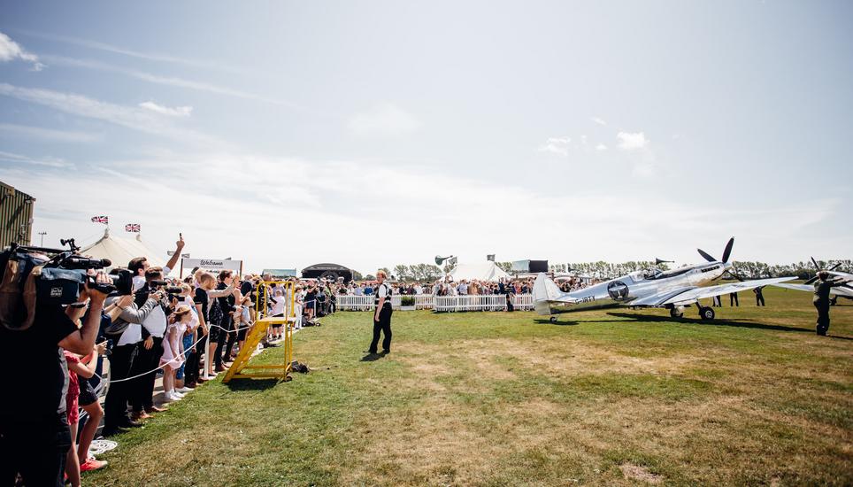 Beim Abflug kamen viele Besucher vorbei. Bild: zvg