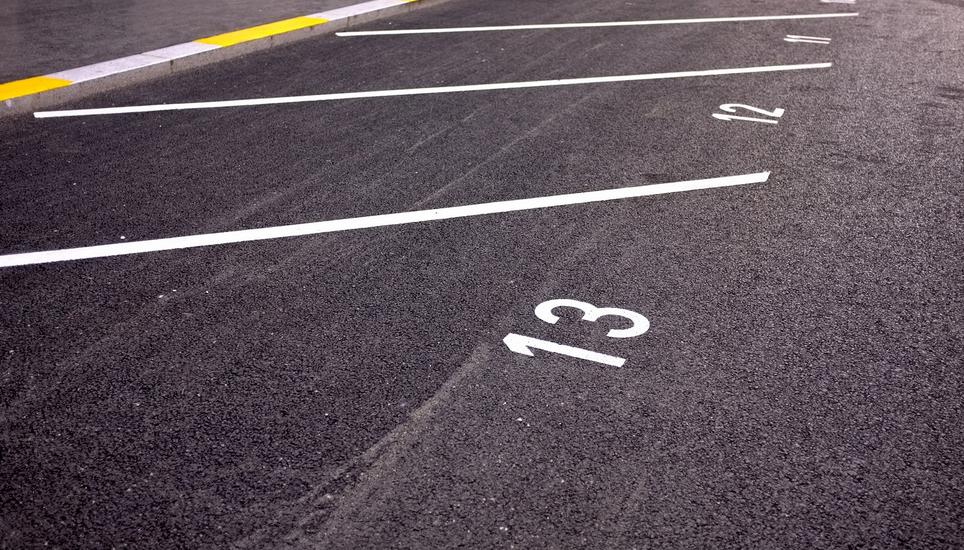 Vorbei mit gratis parkieren soll es unter anderem auf der Breite und am Lindli sein. Symbolbild: Pixabay