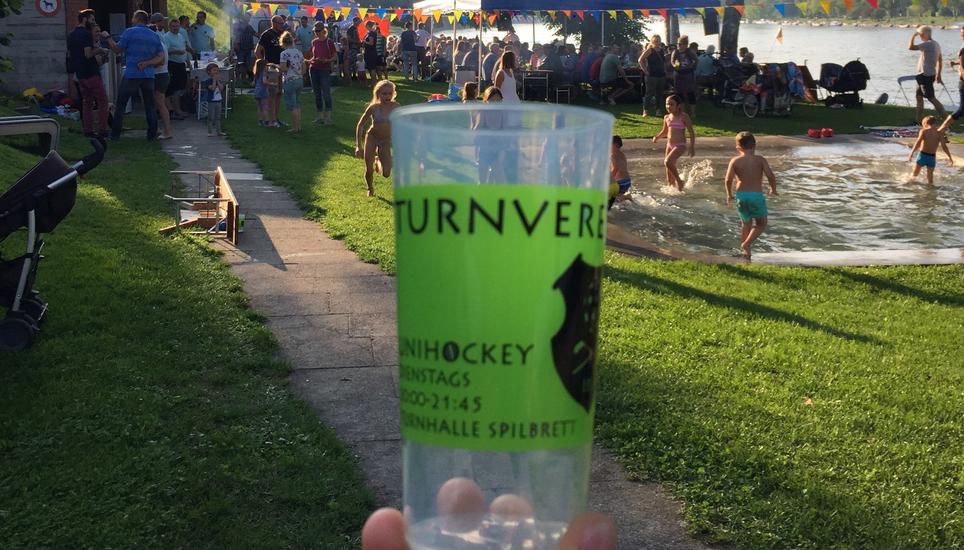 Das Fest in der Badi Langwiesen zieht natürlich auch viele junge Besucher an.