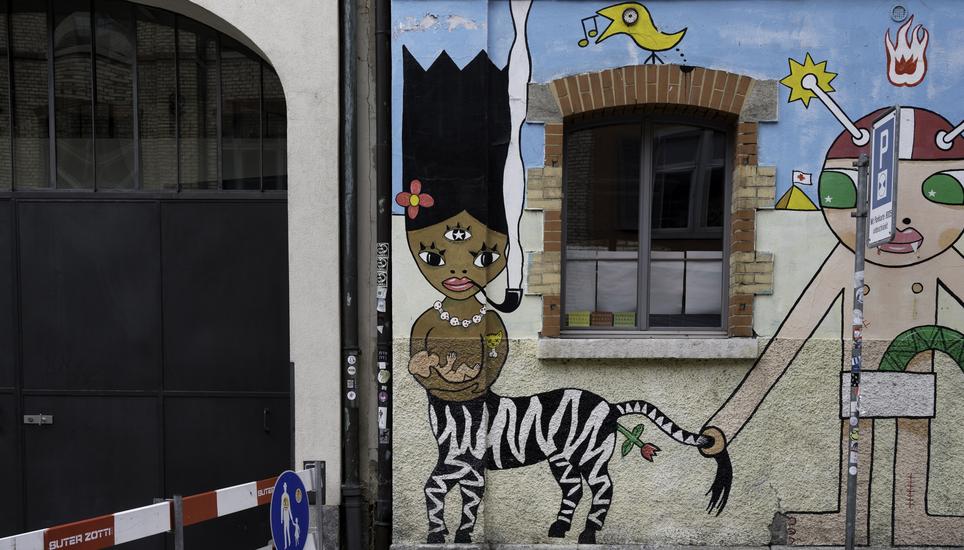 Diese Zebra-Zentaurin ziert eine Hauswand in der Nähe des Zürcher Hauptbahnhofs.