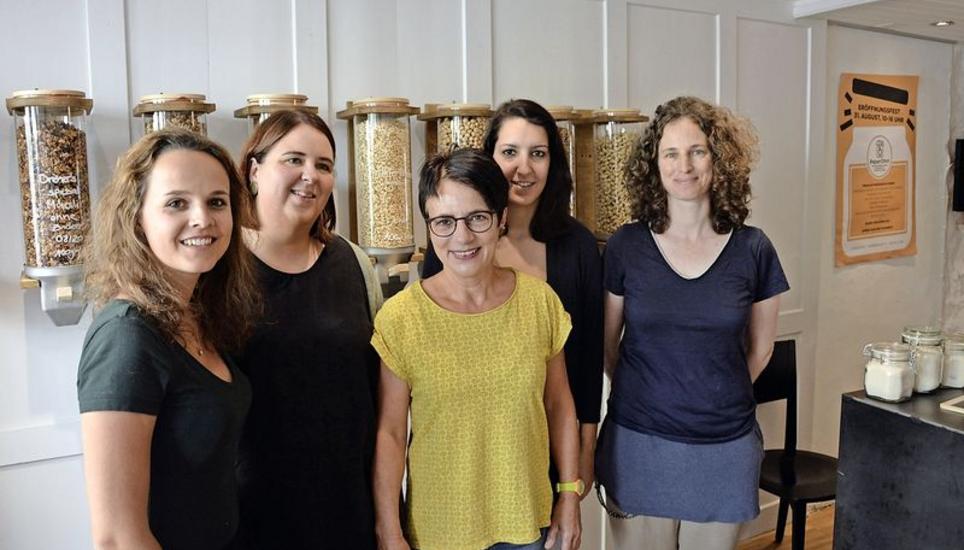 Das Team: Jeannine Gähler, Carolyn Lutterbeck, Claudia Teixeira Aires, Bea Schwarz und Aline Brülhart. Bild: Martha Baumgardt