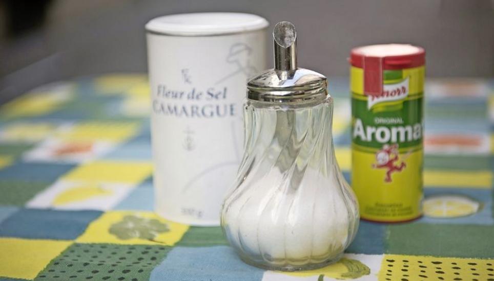 Lebensmittel sollen in Zukunft nach dem Willen des Bundes weniger Zucker und Salz enthalten. Bild: Jeannette Vogel