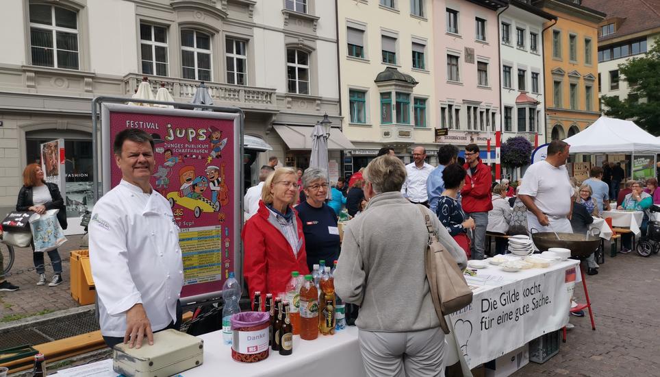 Der Riotto wurde auf dem Fronwagplatz verkauft. Bild: Radio Munot