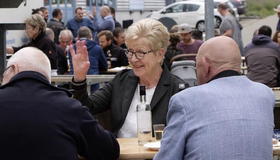 Gemütliches Beisammensein beim Personalfest im Rundbuck. Bild: A. Joho