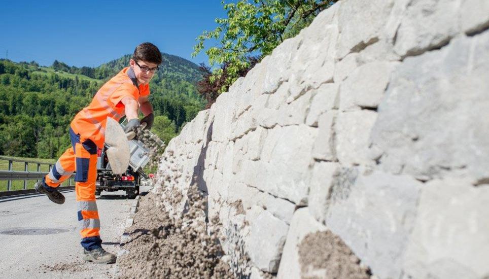 Ein «Fachmann Betriebsunterhalt» ist an verschiedensten Orten im Einsatz. Bild: zvg