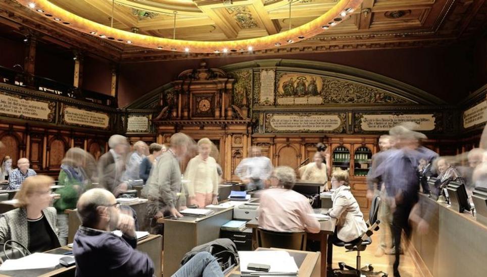 Haben einzelne Mitglieder zu viel Macht, weil sie in mehreren Kommissionen sitzen? Der Grosse Stadtrat wird sich mit mehreren Vorstössen dazu befassen. Bild: Selwyn Hoffmann